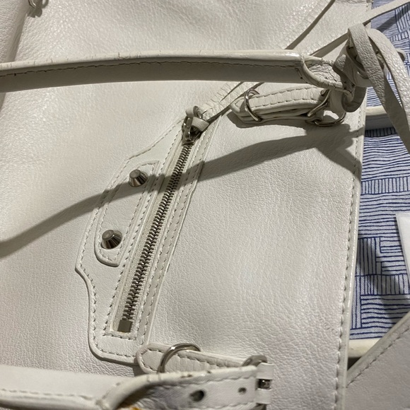 Balenciaga tote with some flaws. All my items are guaranteed authentic.read ‼️ - Picture 11 of 16